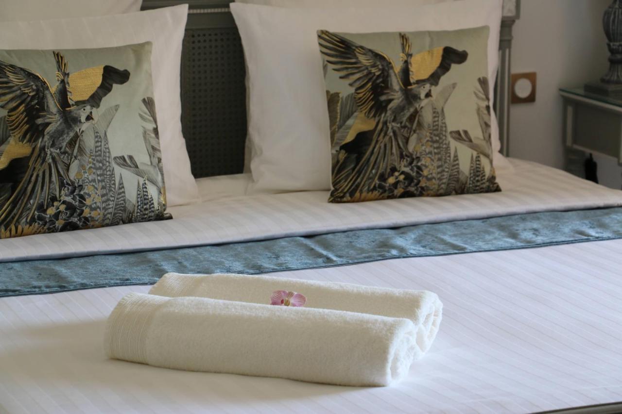 Couette-café Loup Castel Boutique *
